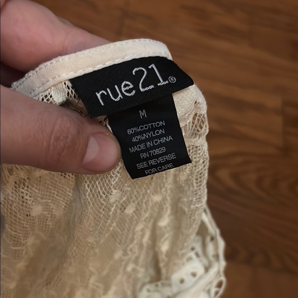 Elegant Cream Lace Women’s Top - Picture 2 of 2